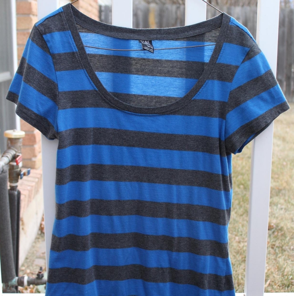 Zine Swoop-neck Tee